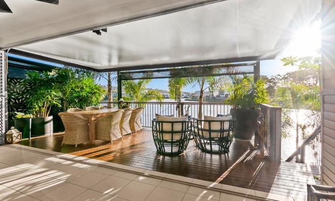 Maroochydore House | Luxury Waterfront Living In the heart of Sunshine Coast.