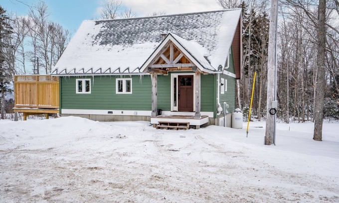 Rangeley House | Luxury x Nature: Mountain View, Hot Tub, Game Room
