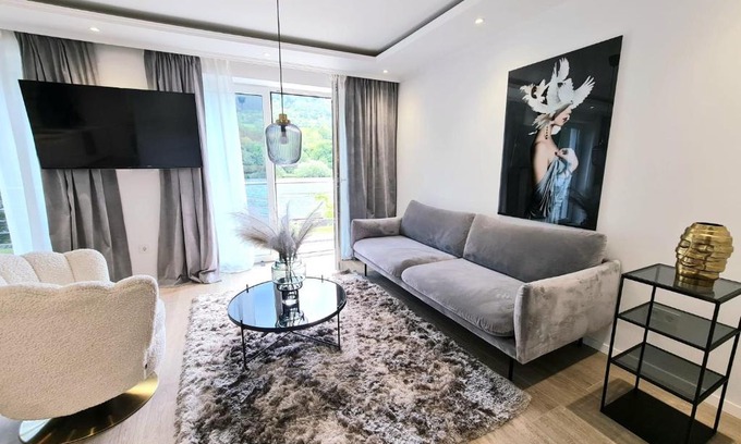 Merl Apartment | Luxus Ferienwohnung "Mila" mit Moselblick und Garage für Motor- und Fahrräder