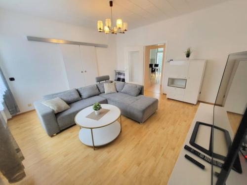 Metternich Apartment | Möblierte 3-Zi Wohnung Nähe BWZK