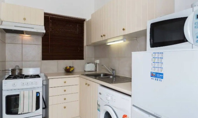 West Perth Apartment | M104 200m walk to the CBD Within the free CAT and Transit Zone City Location