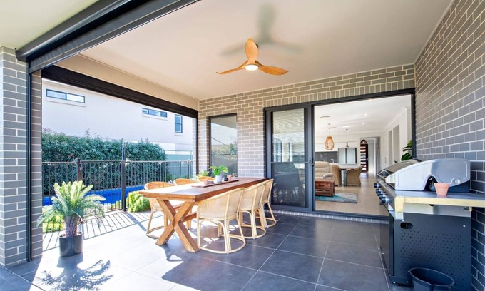 Dubbo House | Macquarie Entertainer - Pool Retreat, Pets Allowed