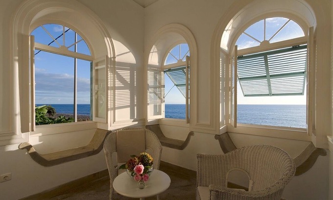 Ponta do Sol House | Madalena Do Mar: Ancient house by the sea, in a subtropical ambient
