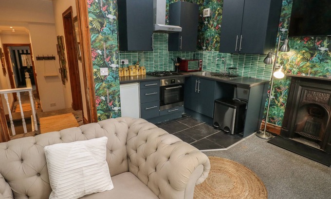 Grangetown Cottage | MADAME BUTTERFLY'S APARTMENT, pet friendly in Cardiff