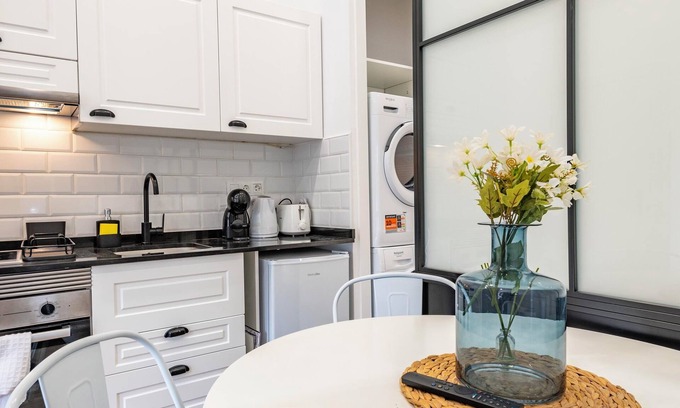 Las Acacias Apartment | Madrid Centro, ideal for couples, new, comfortable and cozy.