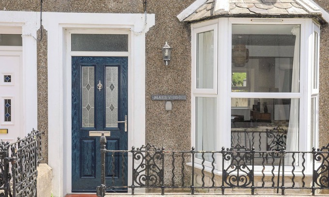 Nefyn House | MAES Y DDOL, family friendly, country holiday cottage in Nefyn