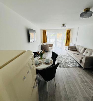Great Wyrley Villa | Magdalena Cottage