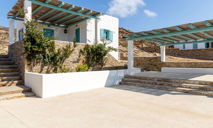 Ios House | Magganari ViewVillage I ,shared swimming pool/bbq ,Ios Island, 5' walk to beach