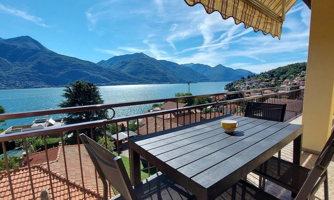 Calozzo Apartment | MAGIC LAKE VIEW - Spacious apartment 5 minutes from the beach