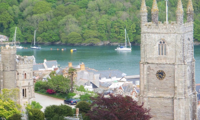 Fowey Cottage | Magical Cornish Cottage & Garden. Stunning Views of River Fowey & Church