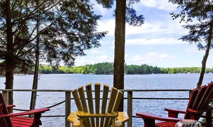 Muskoka Lakes Cottage | MAGICAL LAKE MUSKOKA PROPERTY, 640" LAKE FRONTAGE