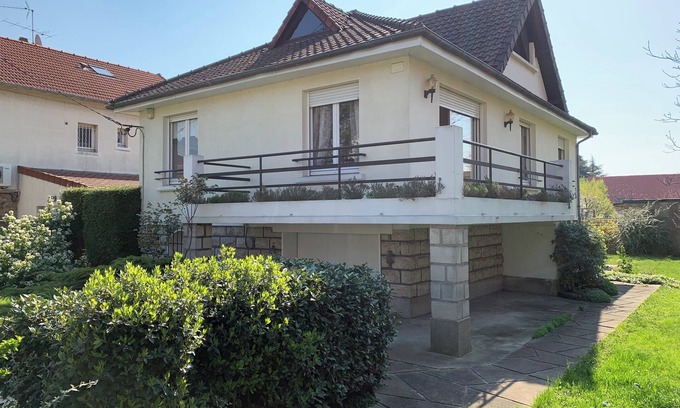 Athis-Mons House | Magnificent, bright house with large garden, conveniently located. Quiet neighborhood