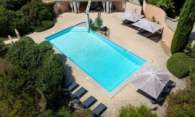 Saint-Cannat Villa | MAGNIFICENT CONTEMPORARY 5 * VILLA IN A LANDSCAPED PARK IN PROVENCE