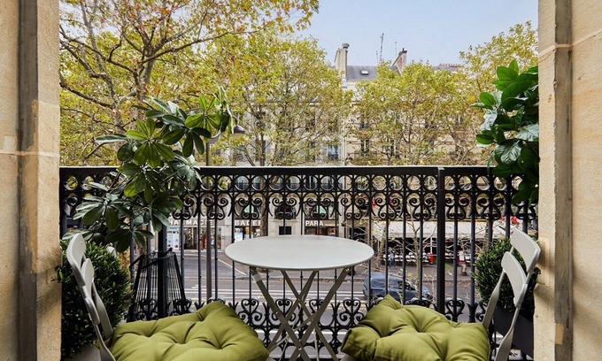 Quartier de la Monnaie Apartment | Magnificent new Apartment Notre Dame de Paris