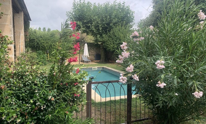 Charleval Cottage | Magnificent outbuilding in Mas Provencal with swimming pool, near Pont Royal golf course