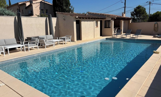 Lauris Villa | Magnificent Provencal villa with swimming pool in the Luberon