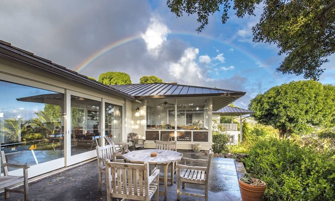 Makiki House | Magnificent Views & Privacy