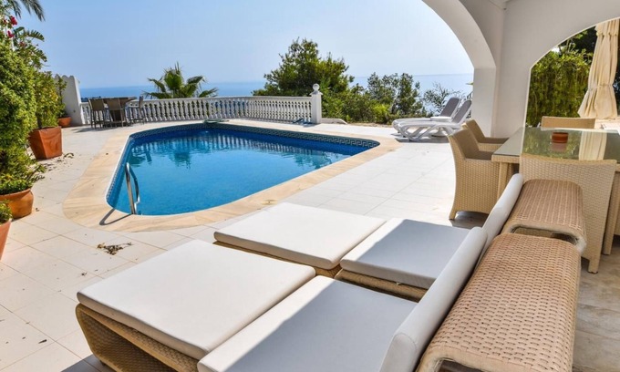 Almunecar Villa | Magnificent villa with stunning sea views
