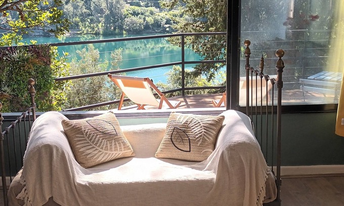 Le Revest-les-Eaux Apartment | Magnificient vue of the lake
