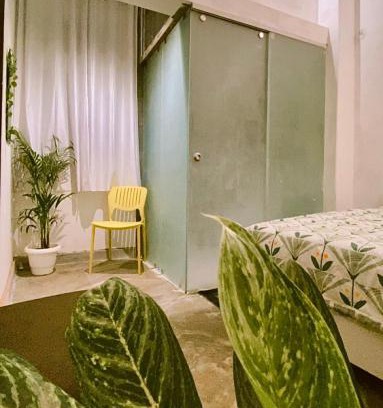 Varanasi House | mahadev Hotel NOOR stay 1km away frm kashiwishnath