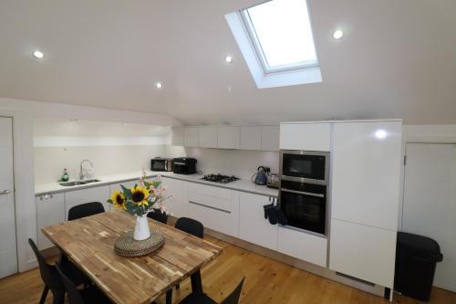 Maidenhead Apartment | Maidenhead Stylish Three Bedroom Top Floor Apartment