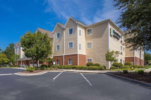 Wilmington Hotel | MainStay Suites Wilmington - University Area