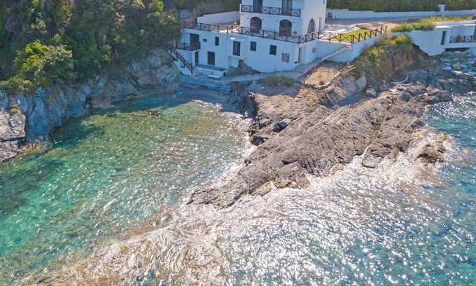 Cagnano House | Maison à Louer Pieds Dans L'eau Dans le Cap-corse