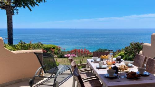 Santa Giulia House | Maison 4 pièces, vue panoramique, piscine, climatisation, près de Palombaggia