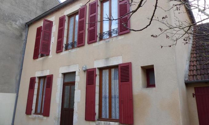 Saint-Germain-des-Fosses House | Maison avec Cour, 4 Chambres, Parking, Proche Commerces et Loisirs à 8km de Vichy - FR-1-489-248