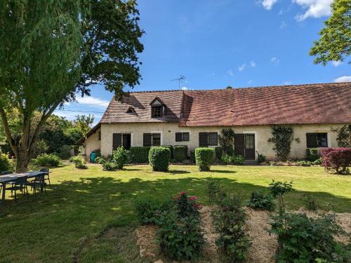 Neuvy-Saint-Sepulchre House | Maison avec grand jardin, proche centre et plan d'eau, 4 chambres, parking privé - FR-1-591-420