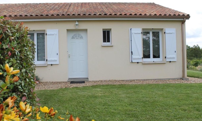 La Roche-Posay House | Maison avec Jardin proche Thermes comprenant Lave-linge et Lave-vaisselle - FR-1-541-47