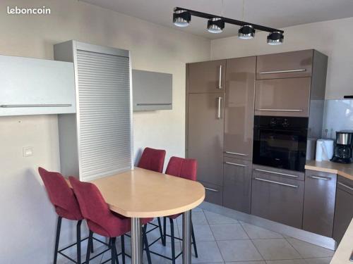 Roz-Landrieux House | Maison avec jardin clos