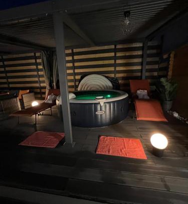 Saran House | Maison avec piscine chauffée jacuzzi a1 heure paris 10 mn du centre ville