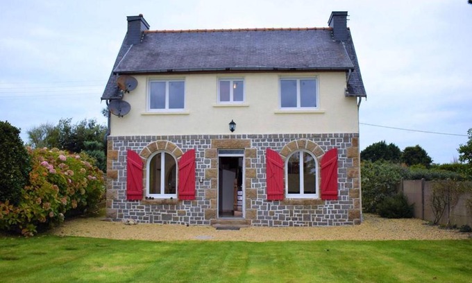 Pleumeur-Bodou House | Maison bretonne rénovée à 300m de la plage avec jardin clos, WIFI, et équipements pour bébé - FR-1-368-64