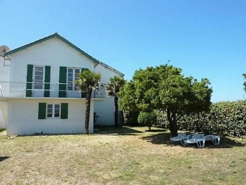 Saint-Denis-d'Oleron House | Maison calme près du Phare de Chassiron, 5 couchages, jardin clos, proche mer et commerces - FR-1-246A-327