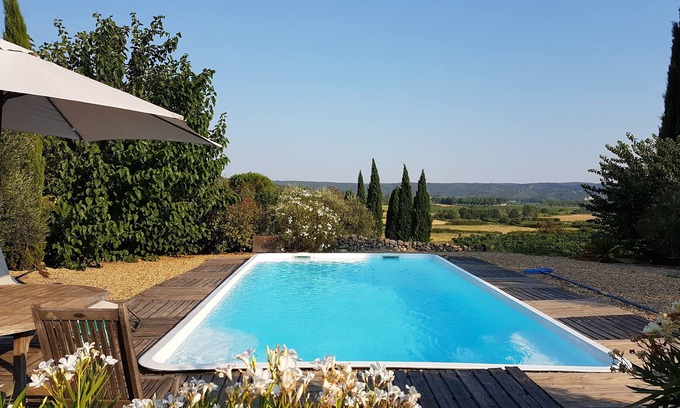 Blauzac House | Maison Chemin d'Uzès is an independent property, in the countryside, near Uzès.