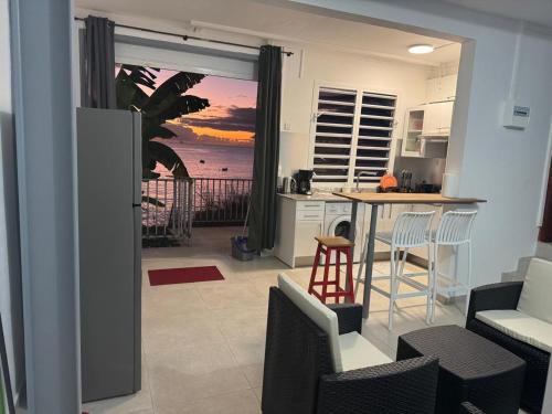 Pointe-Noire House | Maison dans la corniche or