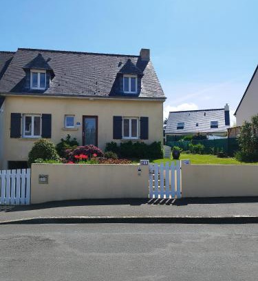 Saint-Meloir-des-Ondes House | Maison de la fontaine