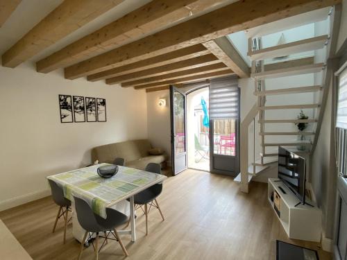 Fouras House | Maison de vacances rénovée avec jardin, proche centre et plages de Fouras, 5 pers, tout équipé - FR-1-709-34
