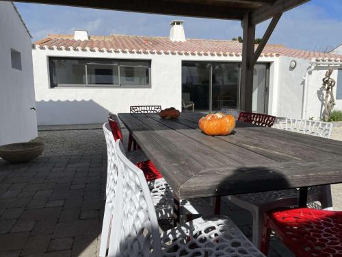 Noirmoutier-en-l'Ile House | Maison en bord de mer à Noirmoutier : 3 chambres, jardin clos, internet, parking, plage à 250m - FR-1-224B-646