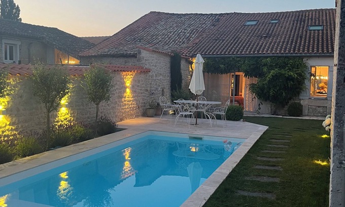 Champniers House | Maison en Pierre Avec Piscine Privée