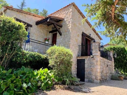 Cipieres House | Maison en pierre de taille avec jardin et vue montagnes