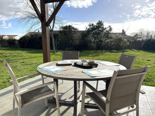 L'Aiguillon-sur-Vie House | Maison familiale confortable, 4 couchages, près des plages et commerces, jardin et wifi inclus - FR-1-224-809