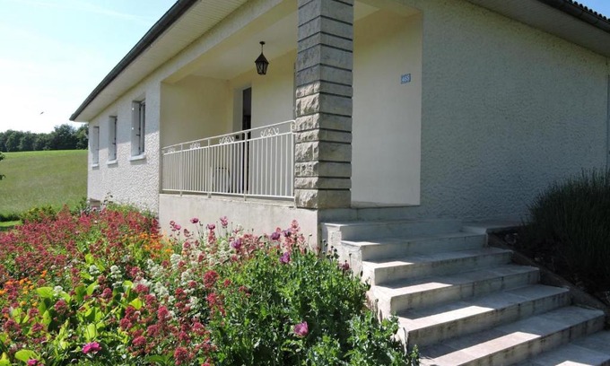 Agonac House | Maison Indépendante avec Grand Jardin, Cheminée, Wifi et Équipements de Loisirs à Agonac - FR-1-616-97