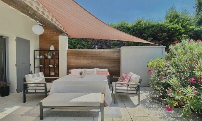 Vauvenargues House | Maison Provençale Avec Piscine, 6 Personnes