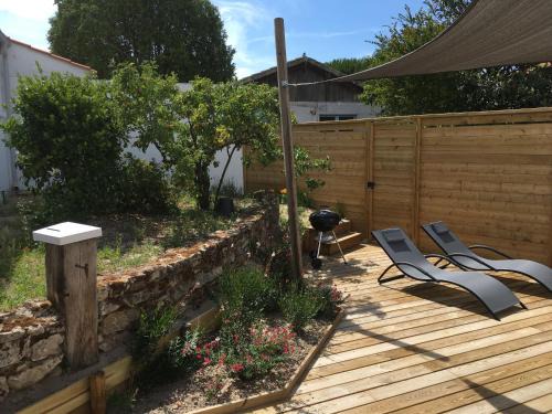 Barbatre House | Maison rénovée proche mer avec terrasse, parking privé et wifi à Barbâtre - FR-1-426-440