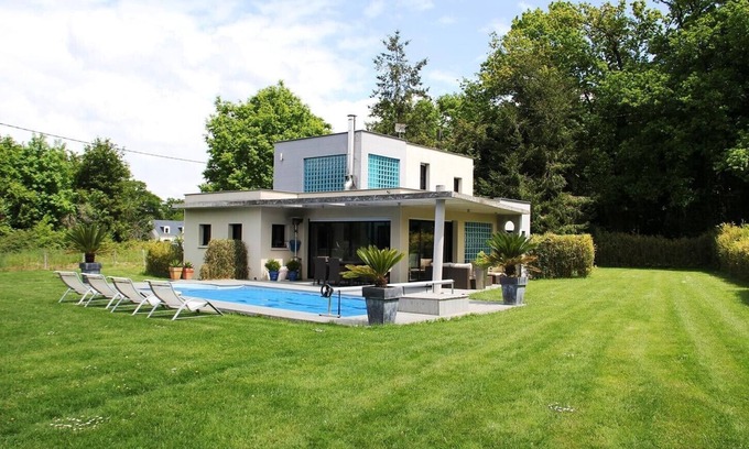 Redon House | Maison Redonnaise at the confluence of the Oust and Vilaine rivers.