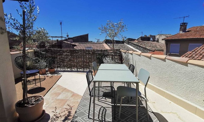 Saint-Cannat House | Maison S'empausa: Maison de Village Avec Toit Terrasse au Calme Absolu