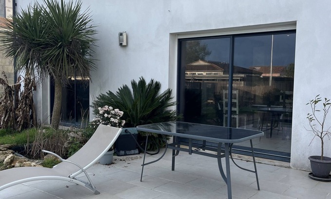 Marennes House | Maison Spacieuse Avec Piscine Proche Doleron et des Plages