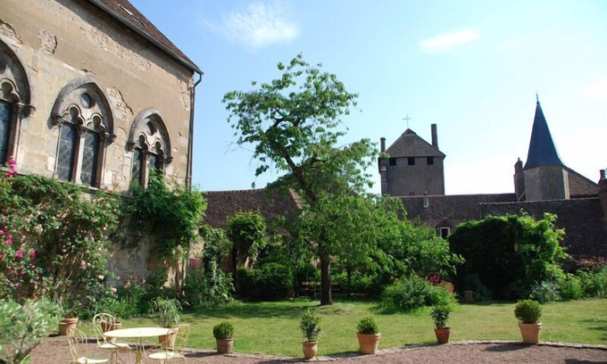 Autun House | Maison Sainte-Barbe